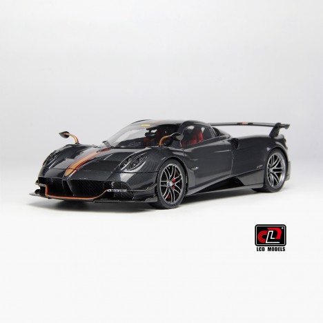 Pagani Huayra Roadster BC (Carbon) 1/18 LCD Models LCD Models - 1