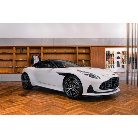 Aston Martin DB12 (Zenith White) 1/18 Motorhelix Motorhelix - 1