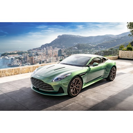 Aston Martin DB12 (Iridescent Emerald) 1/18 Motorhelix Motorhelix - 1