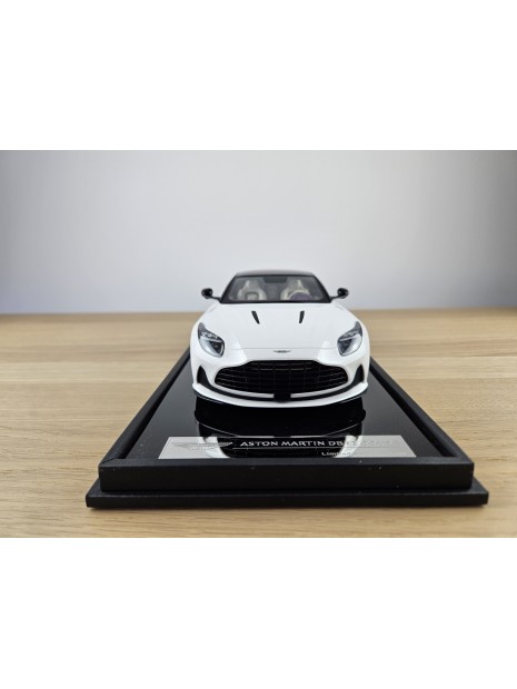 Aston Martin DB12 (Zenith White) 1/18 Motorhelix Motorhelix - 3