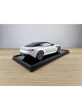 Aston Martin DB12 (Zenith White) 1/18 Motorhelix Motorhelix - 2