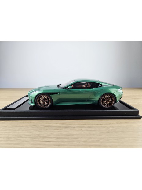 Aston Martin DB12 (Iridescent Emerald) 1/18 Motorhelix Motorhelix - 3