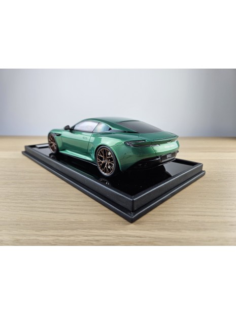 Aston Martin DB12 (Iridescent Emerald) 1/18 Motorhelix Motorhelix - 4