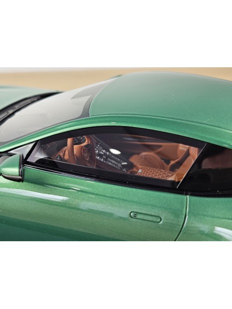 Aston Martin DB12 (Iridescent Emerald) 1/18 Motorhelix Motorhelix - 7