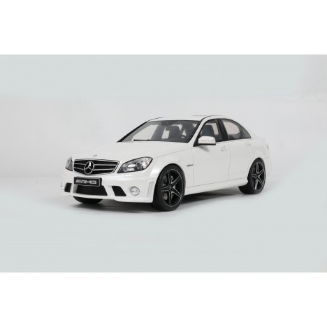 Mercedes-Benz C63 AMG (Diamond White) 1/18 GT Spirit GT Spirit - 1