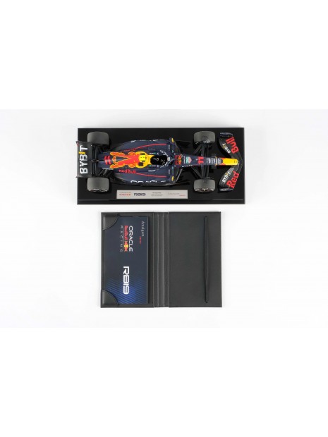 Oracle Red Bull Racing RB19 - Sergio Pérez - 1/18 Amalgam Amalgam Collection - 17