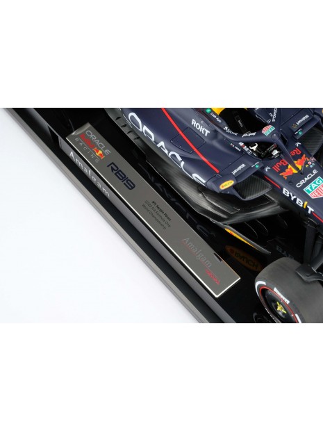 Oracle Red Bull Racing RB19 - Sergio Pérez - 1/18 Amalgam Amalgam Collection - 18