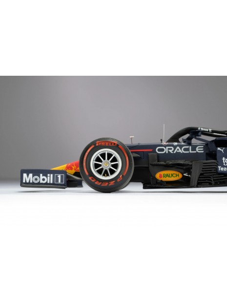 Red Bull Racing Honda RB16B 2021 Abu Dhabi Grand Prix - Sergio Pérez - 1/18 Amalgam Amalgam Collection - 12